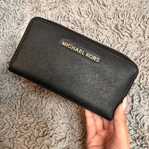 Michael Kors Black leather wallet with gold detailing